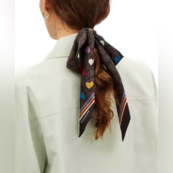 NWT Coach Signature Love Print Silk Skinny Scarf - Picture 2 of 3